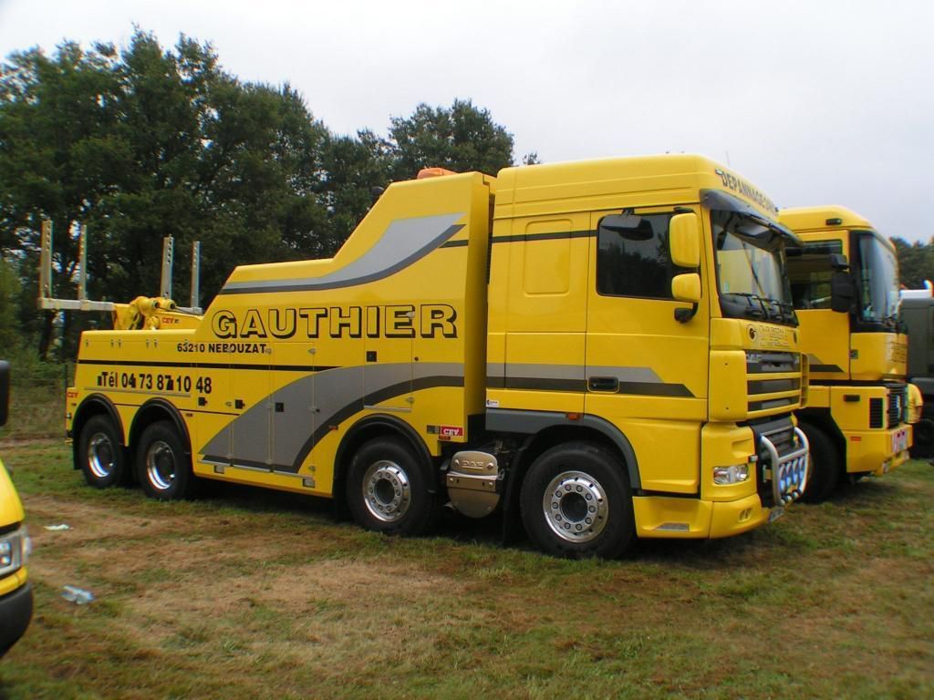 Photo d'un camion de dépannage du Garage Gauthier vu de côté
