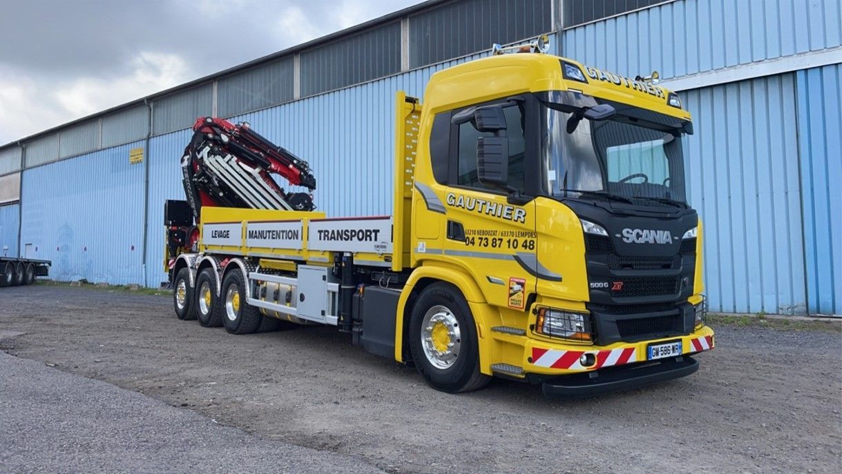 Photo d'un camion de dépannage du Garage Gauthier vu de devant