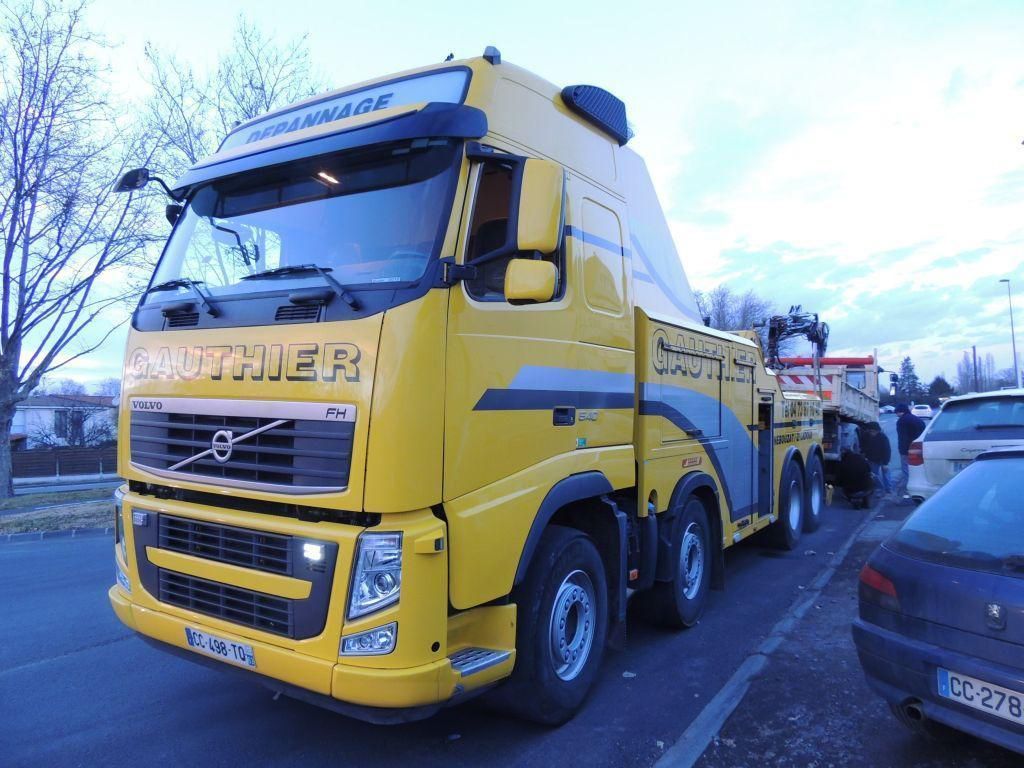 Camion de dépannage jaune du Garage Gauthier