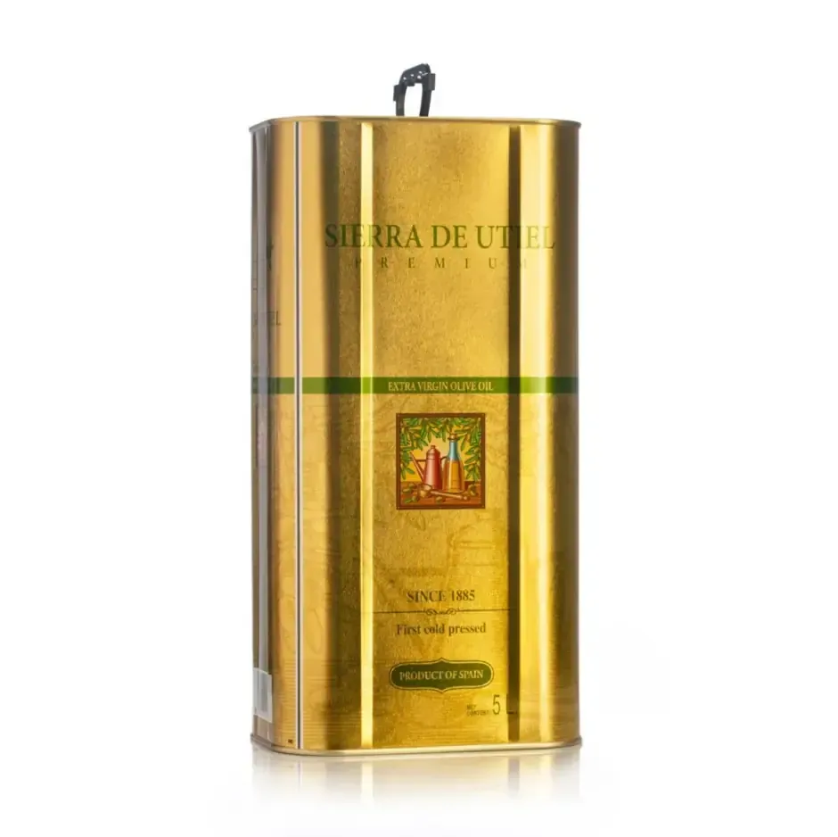 Aceitera dorada con asa, rotulada 