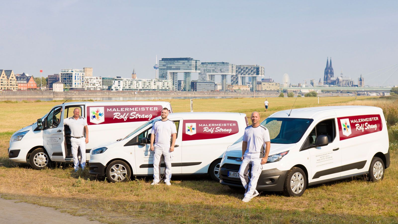 Kölner Maler Rolf Strang mit Team vor Kölner Rhein