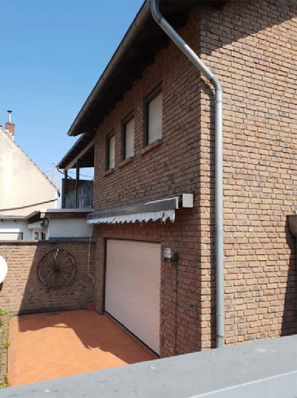 Hausfassade vor der Renovierung