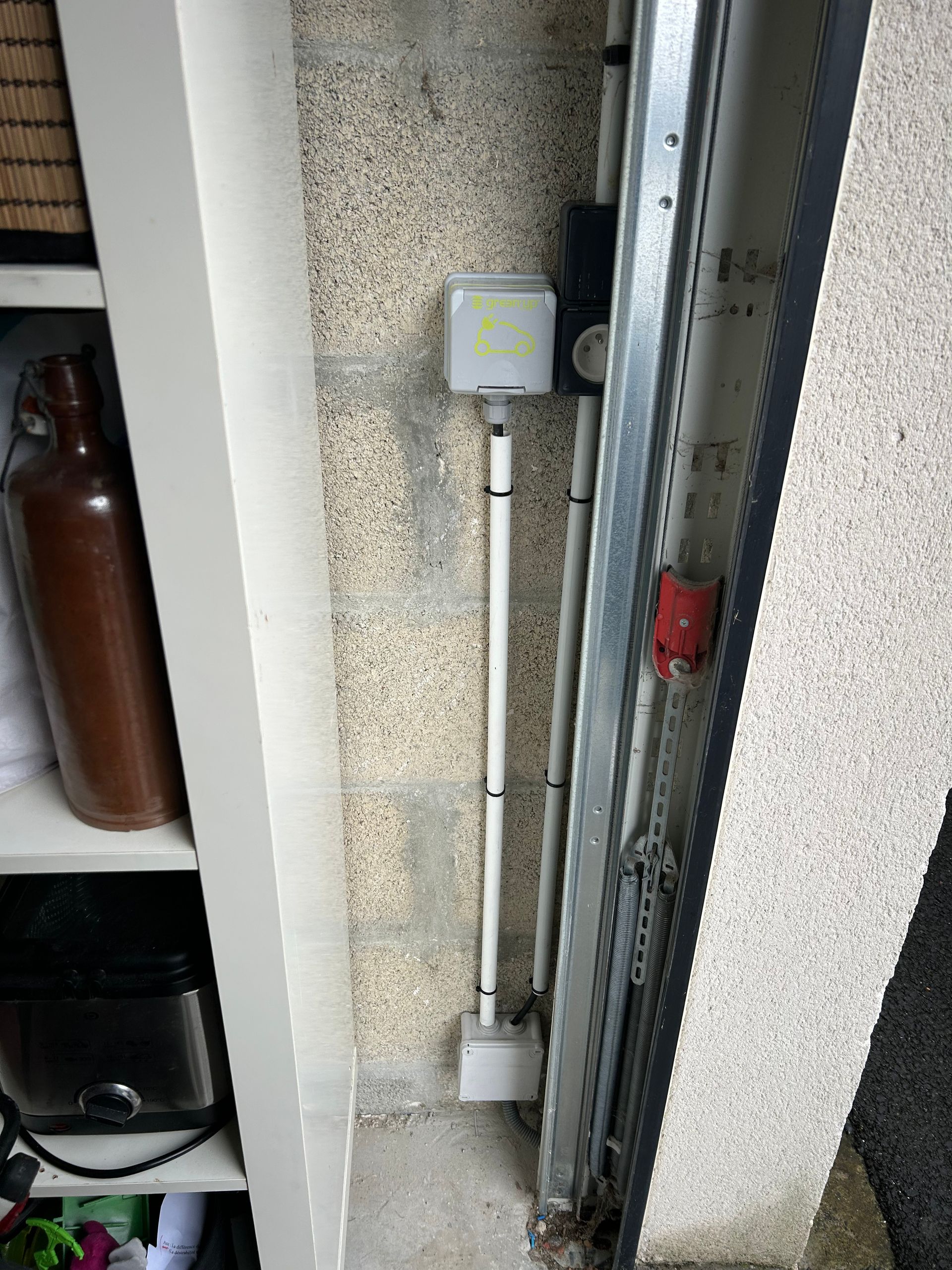 Prise pour recharge de voiture