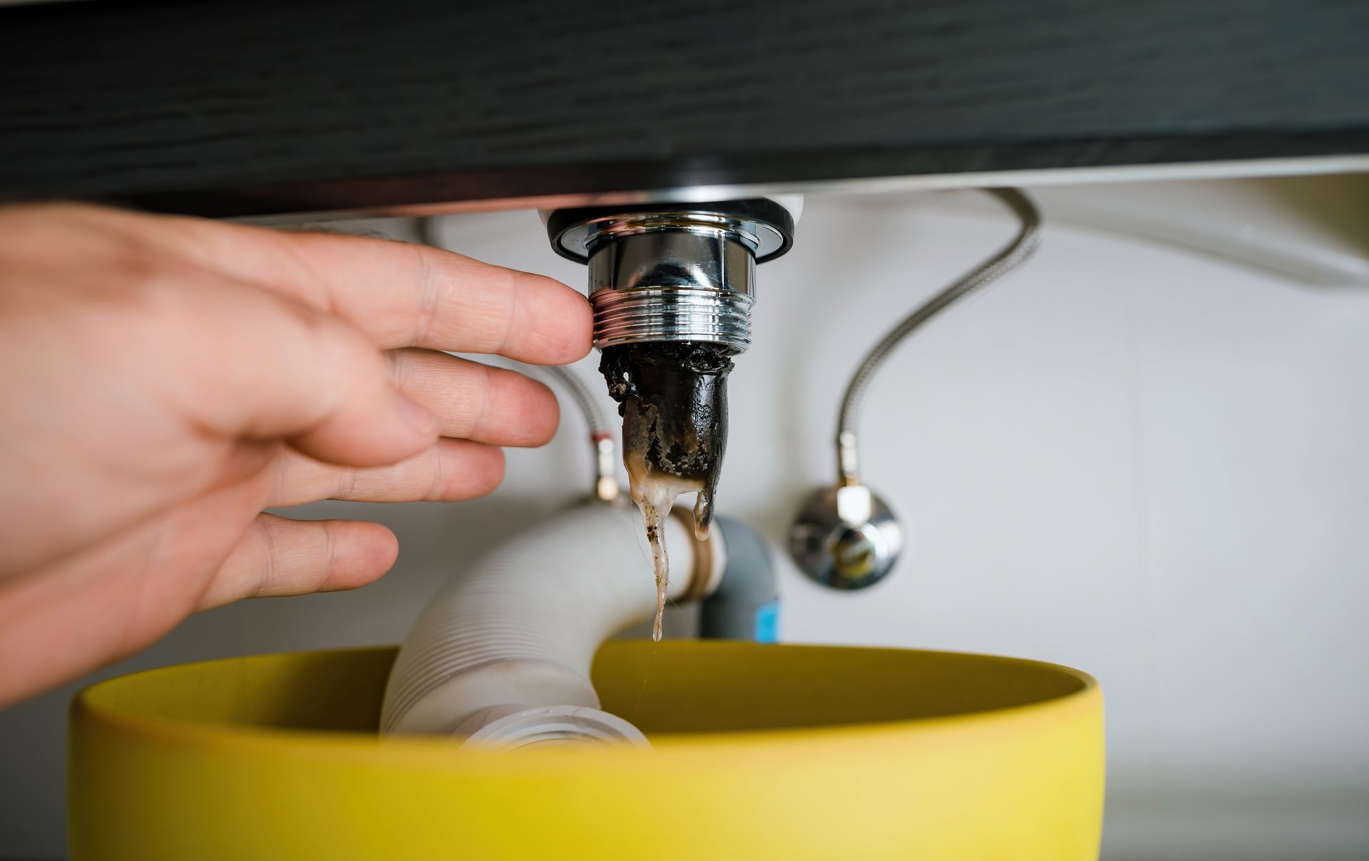 Débouchage d'un évier par un plombier