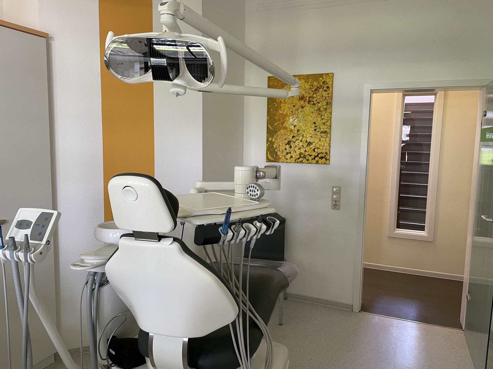 Behandlungsraum Zahnarzt Dr. med. dent. Claudia Zeiß