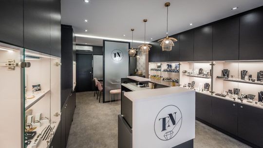 L'intérieur de la boutique de joaillerie