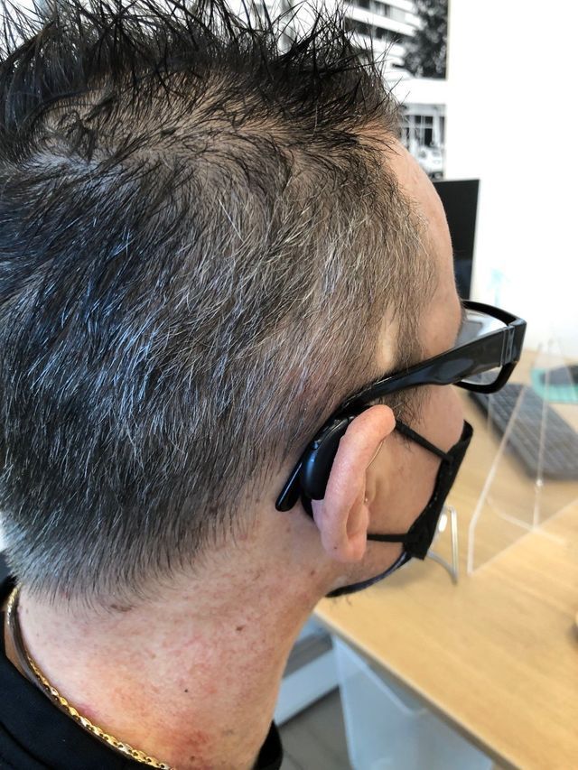 Kunde der Hören in Kreuzlingen GmbH mit Hörgerät