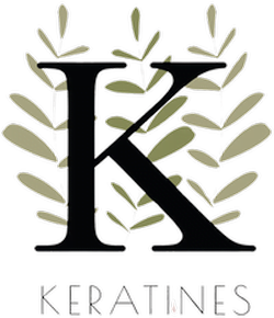 Lettre « K » noire sur un motif de feuille vert olive ; le texte ci-dessous indique « KÉRATINES ».
