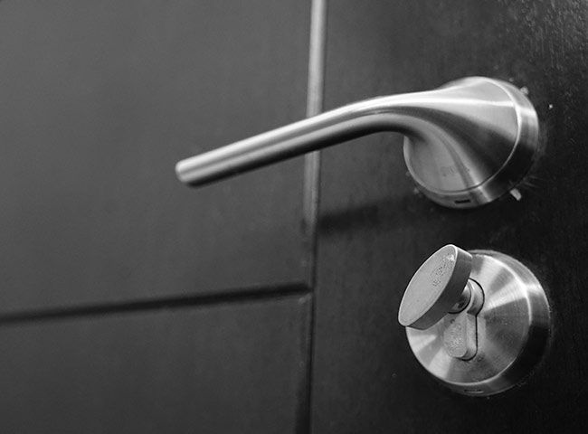 Poignée de porte chromée