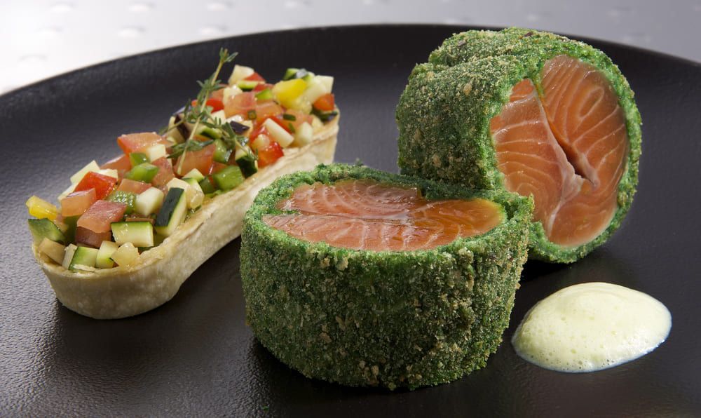 Assiette saumon en croûte d'herbes