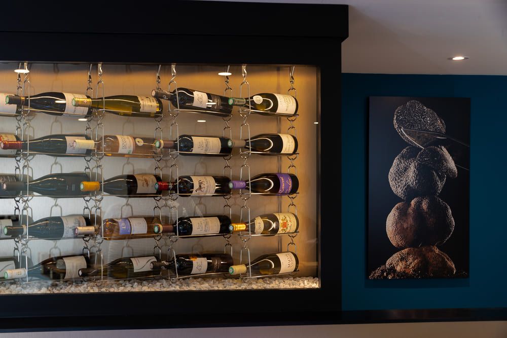 Cave avec des bouteilles de vins