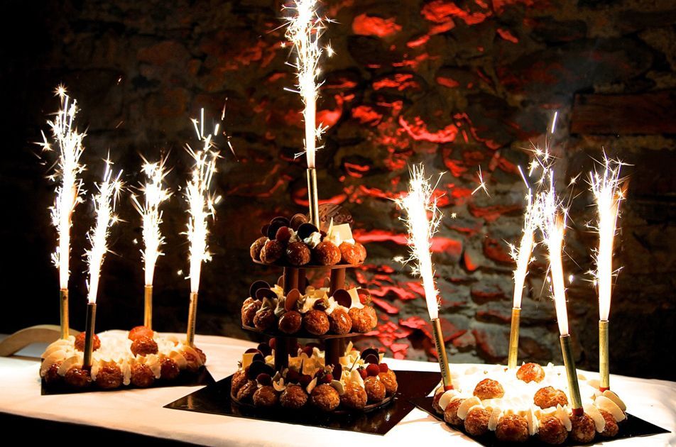 Pièce montée de choux à la crème 