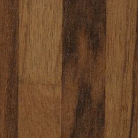 Primer plano de una superficie con vetas de madera y rayas verticales marrones y beige.