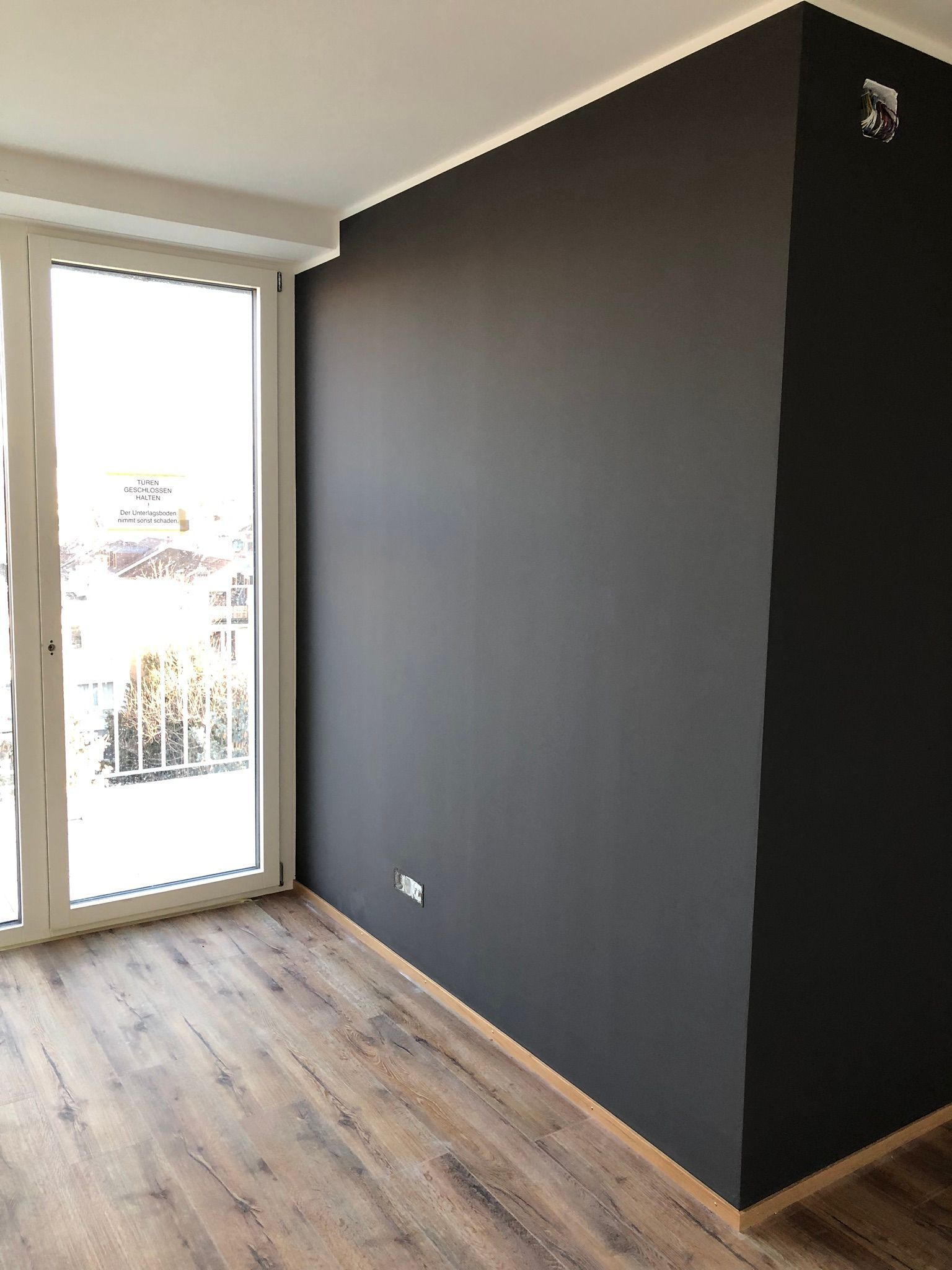 FARBIGE WANDGESTALTUNG