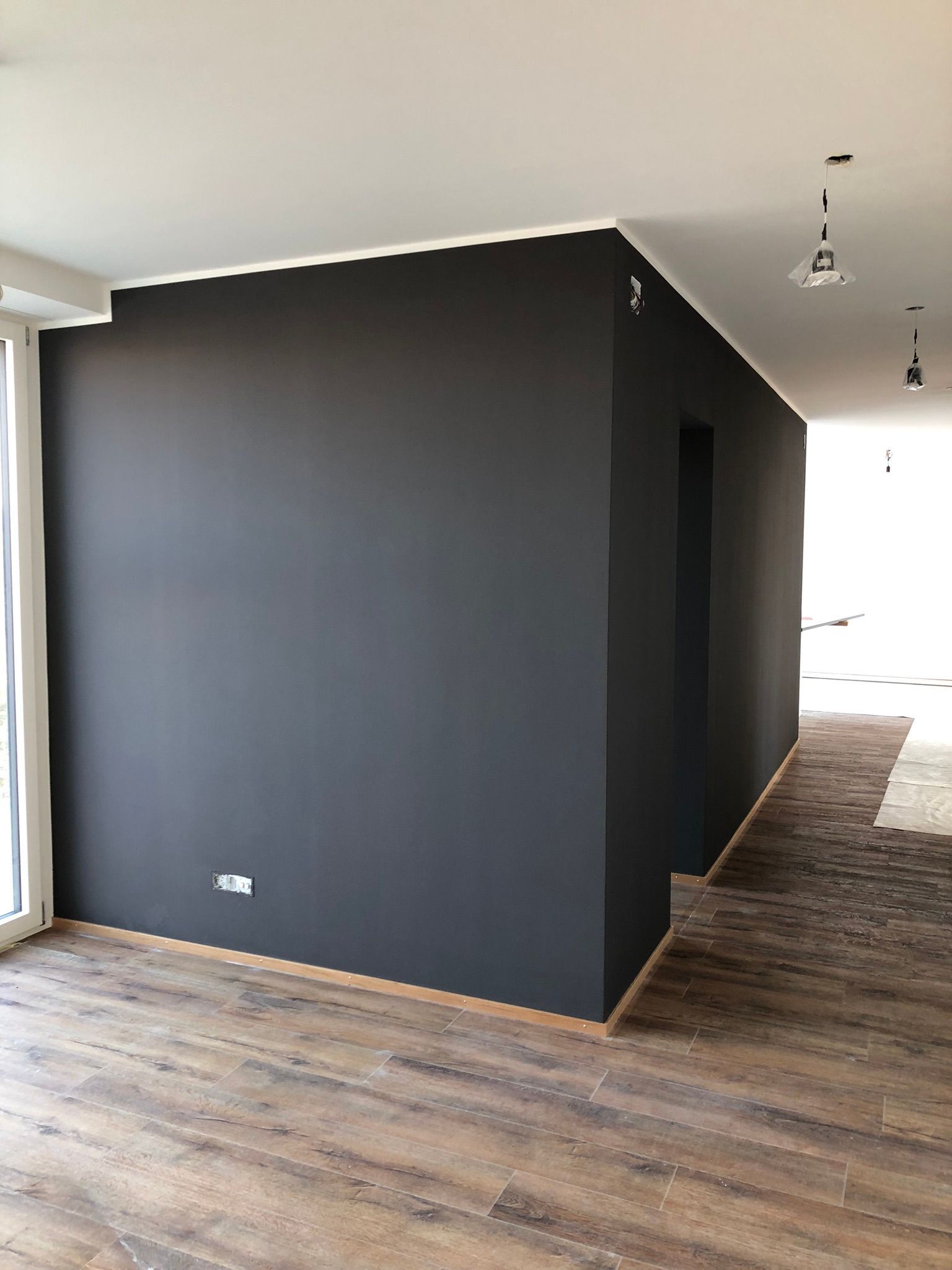 FARBIGE WANDGESTALTUNG