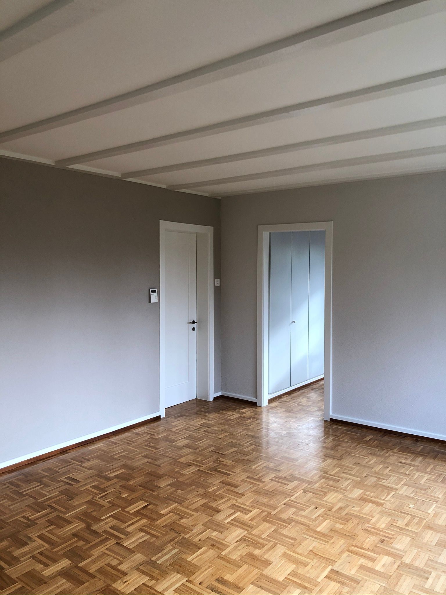 FARBIGE WANDGESTALTUNG