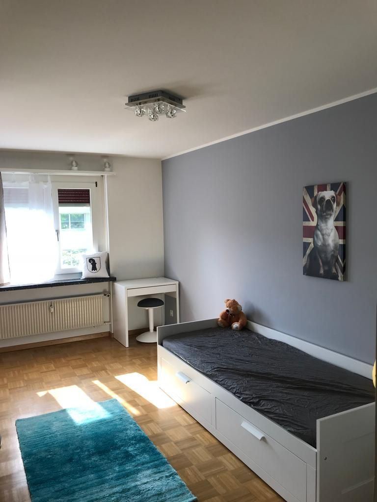 FARBIGE WANDGESTALTUNG