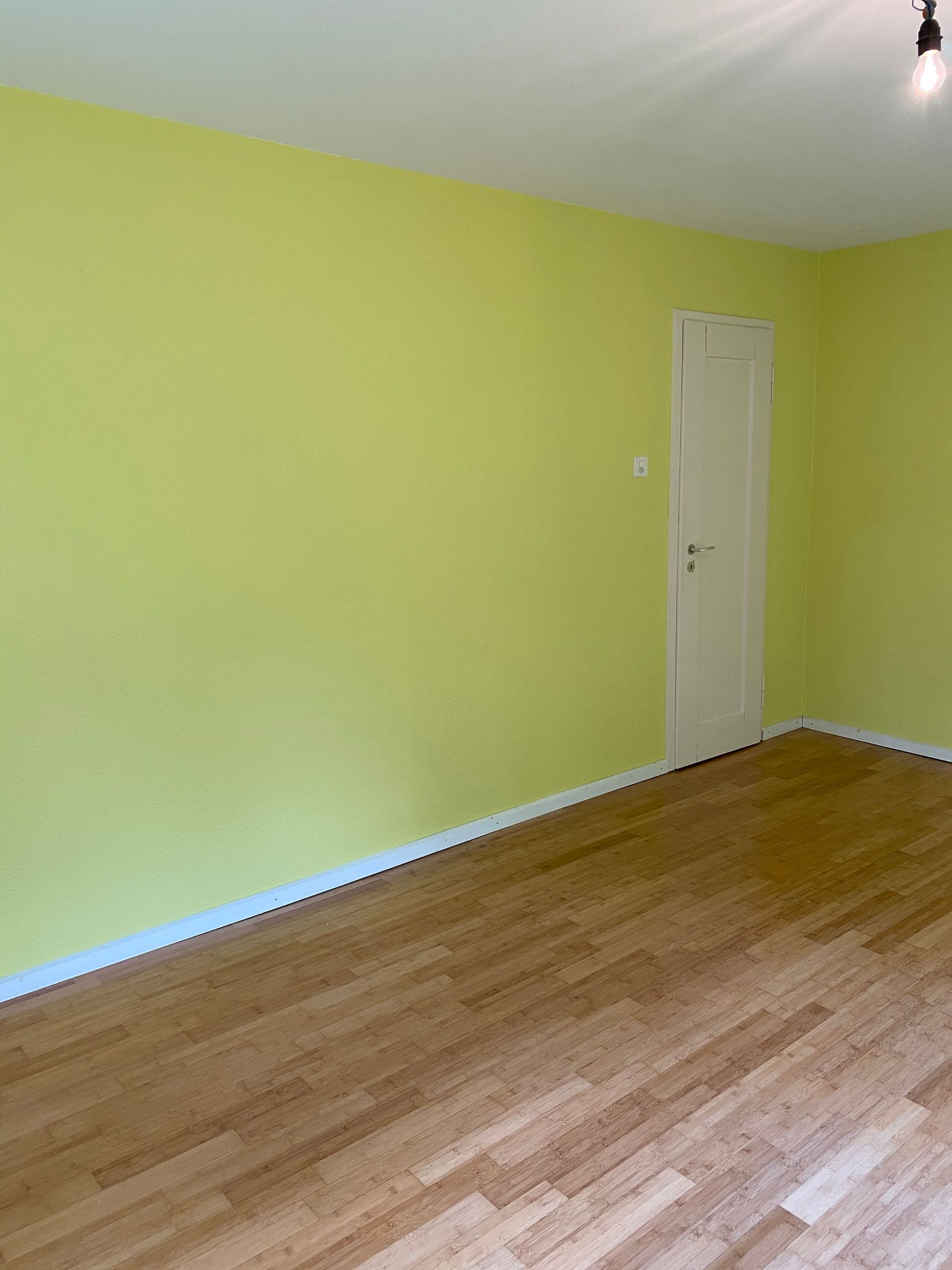 FARBIGE WANDGESTALTUNG