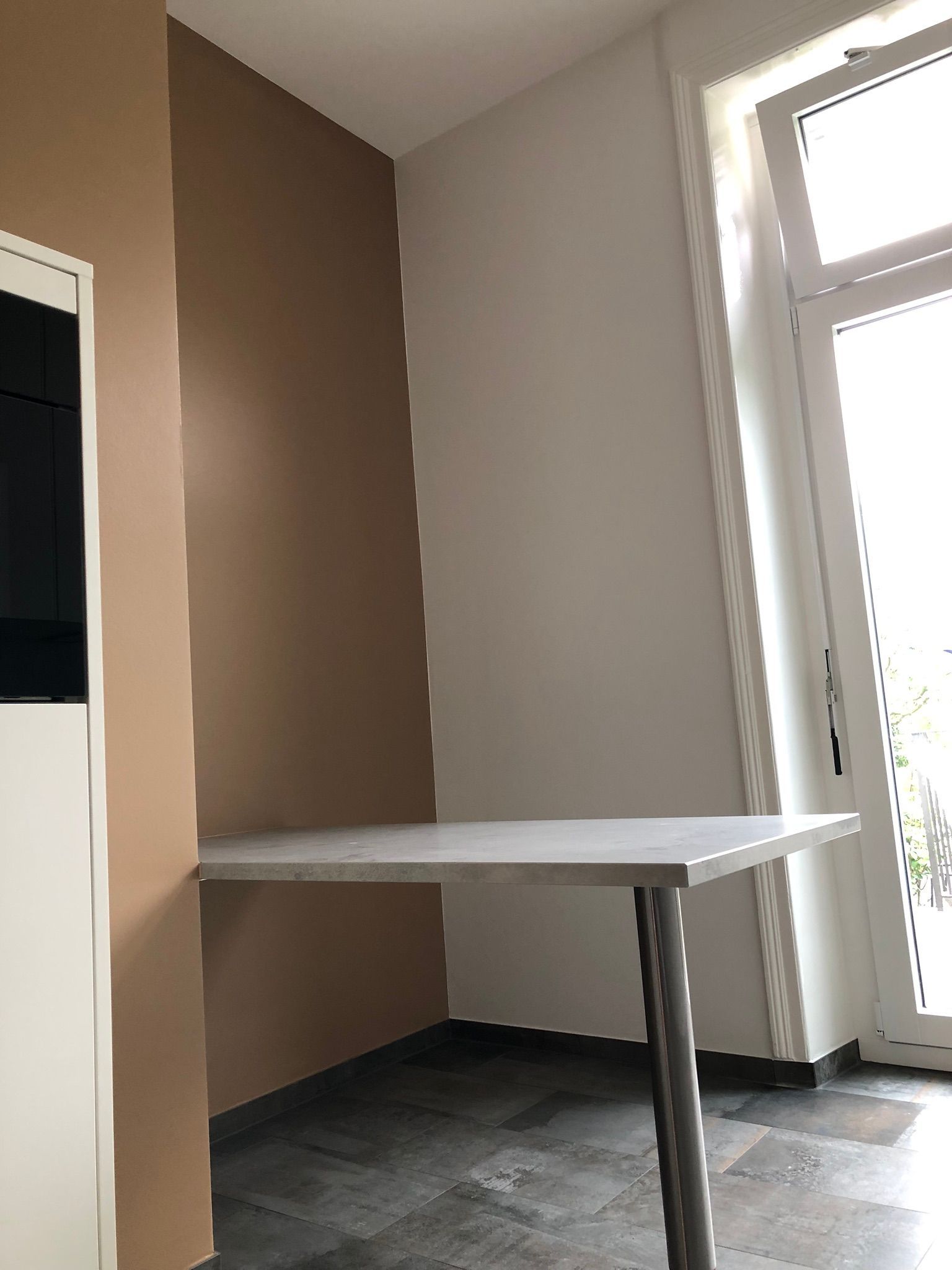 FARBIGE WANDGESTALTUNG