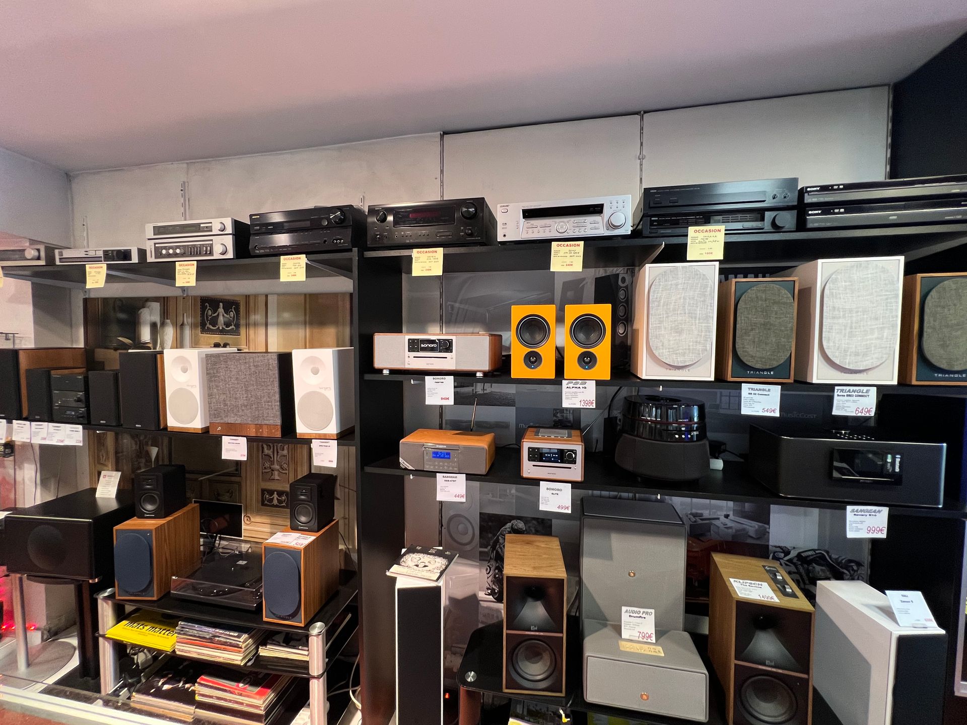 Chaînes HI-FI en présentation chez Prestige du Son