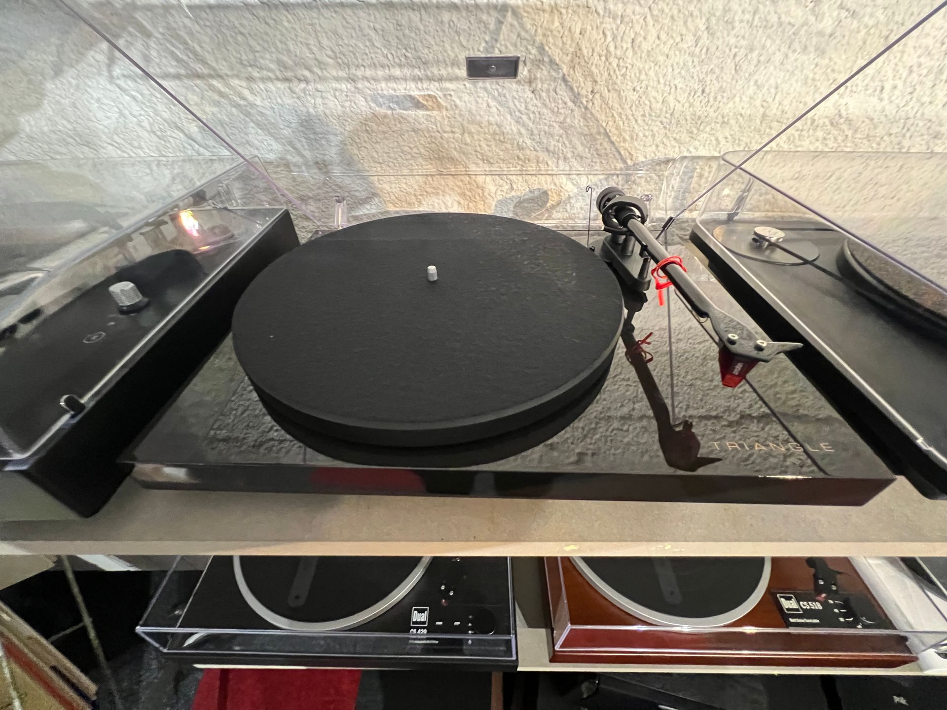 Platine vinyle de couleur noire