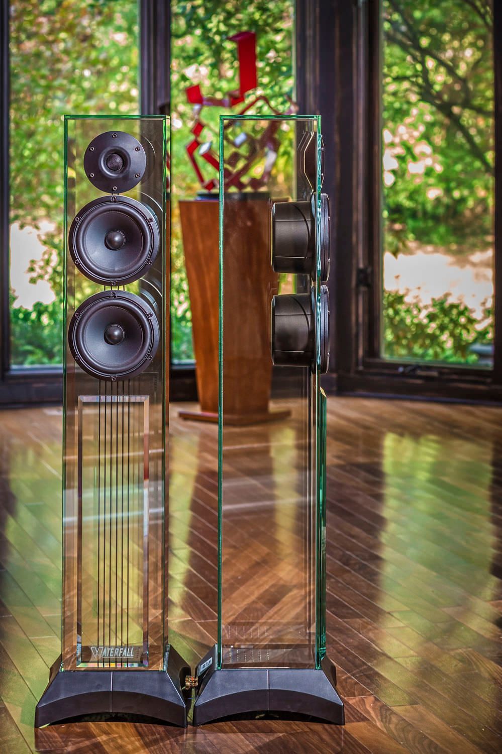 Deux enceintes colonnes en verre