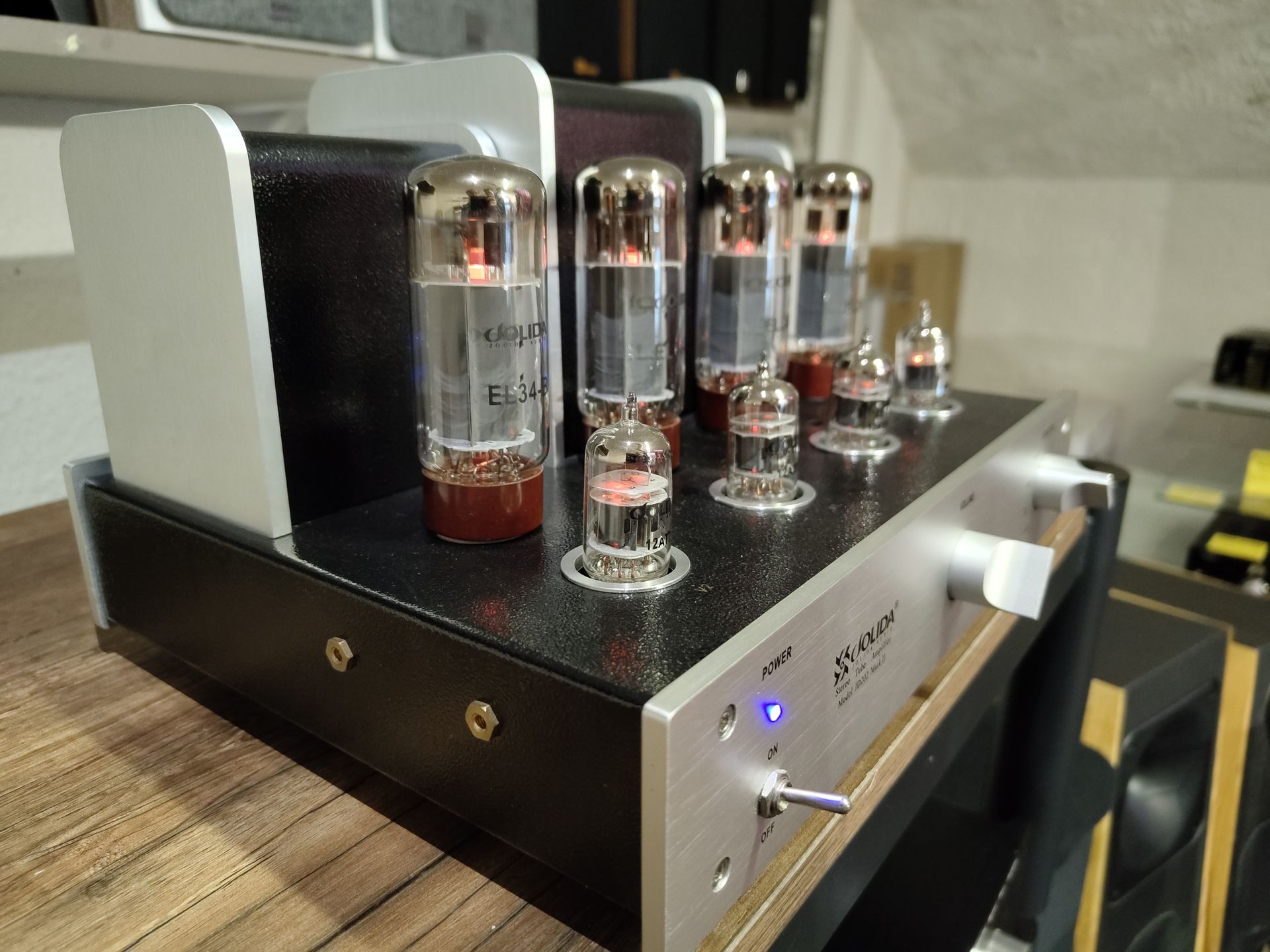 Amplificateur à lampes en état de marche