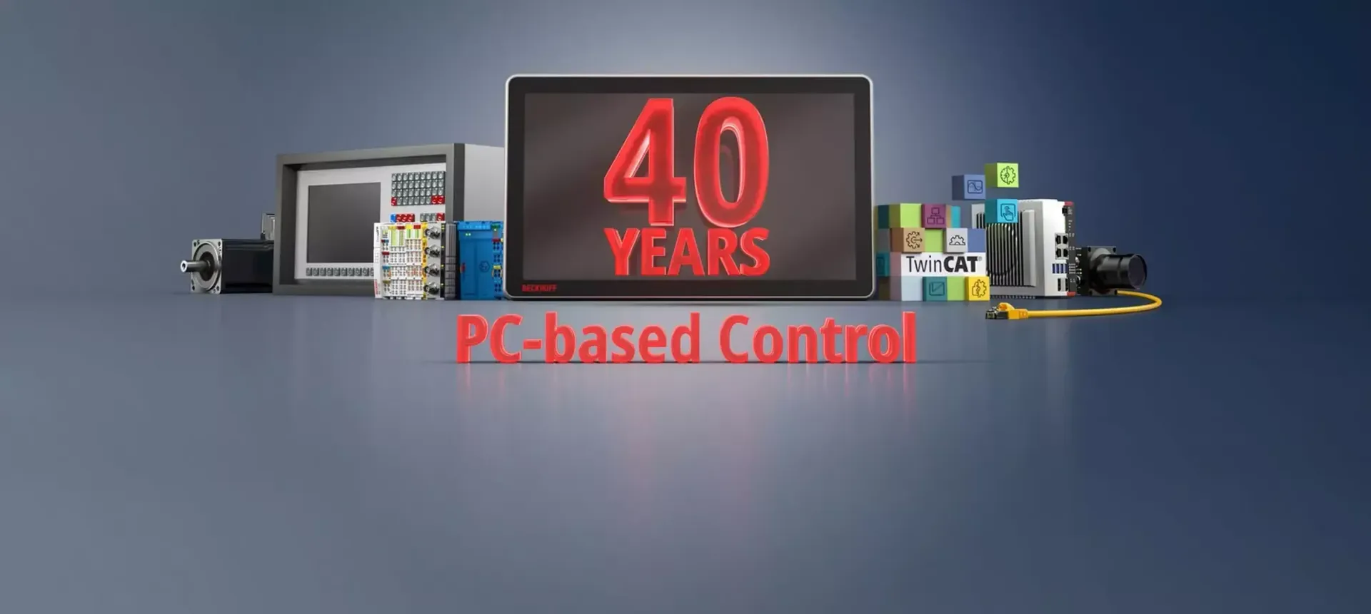40 jaar pc-gebaseerde besturing met industriële besturingsapparaten en rode tekst op een grijze achtergrond