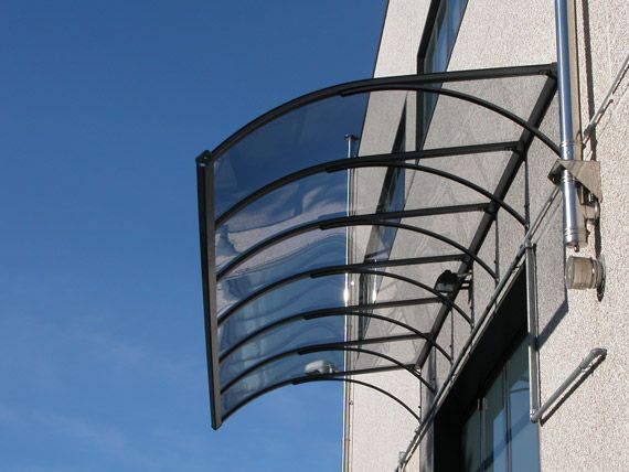 Struttura in alluminio termolaccato e copertura in policarbonato