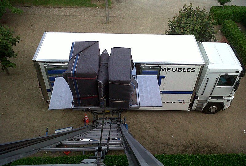 Monte-meuble chargement