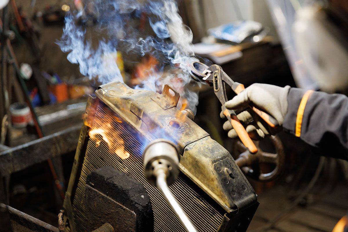 Soudure d'un bouchon de radiateur