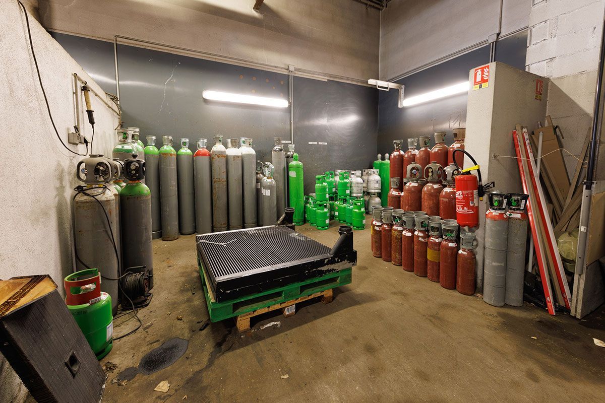 Entrepôt avec bouteilles de gaz