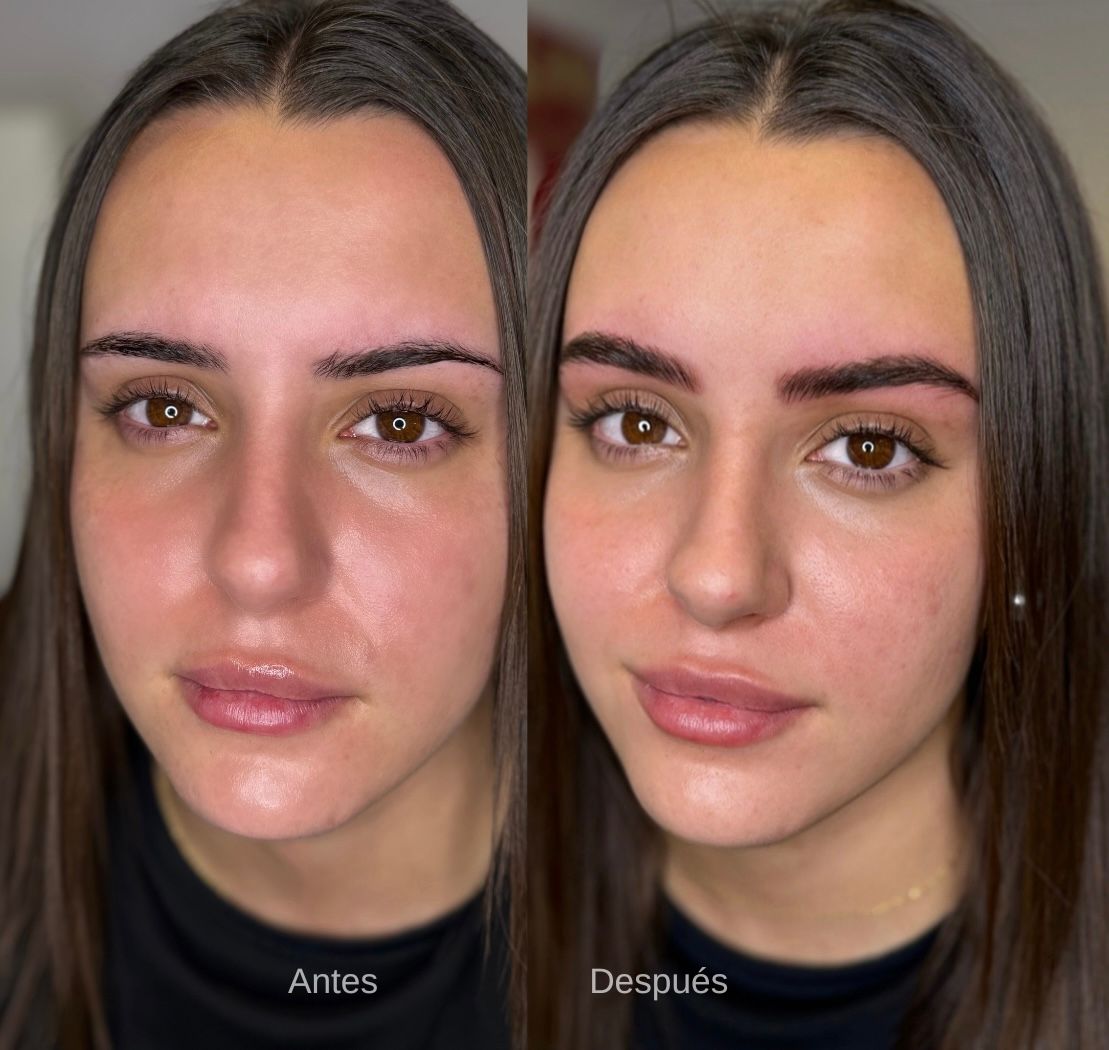 Las fotografías de antes y después muestran a una mujer con cejas más delgadas y claras y luego con cejas más gruesas y oscuras.