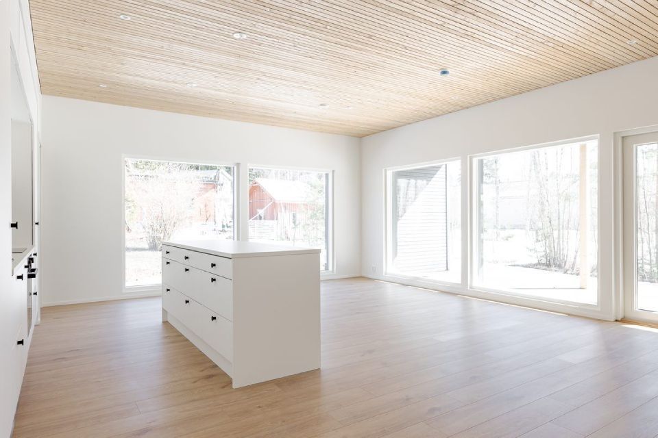 Uudisrakennuksen olohuone