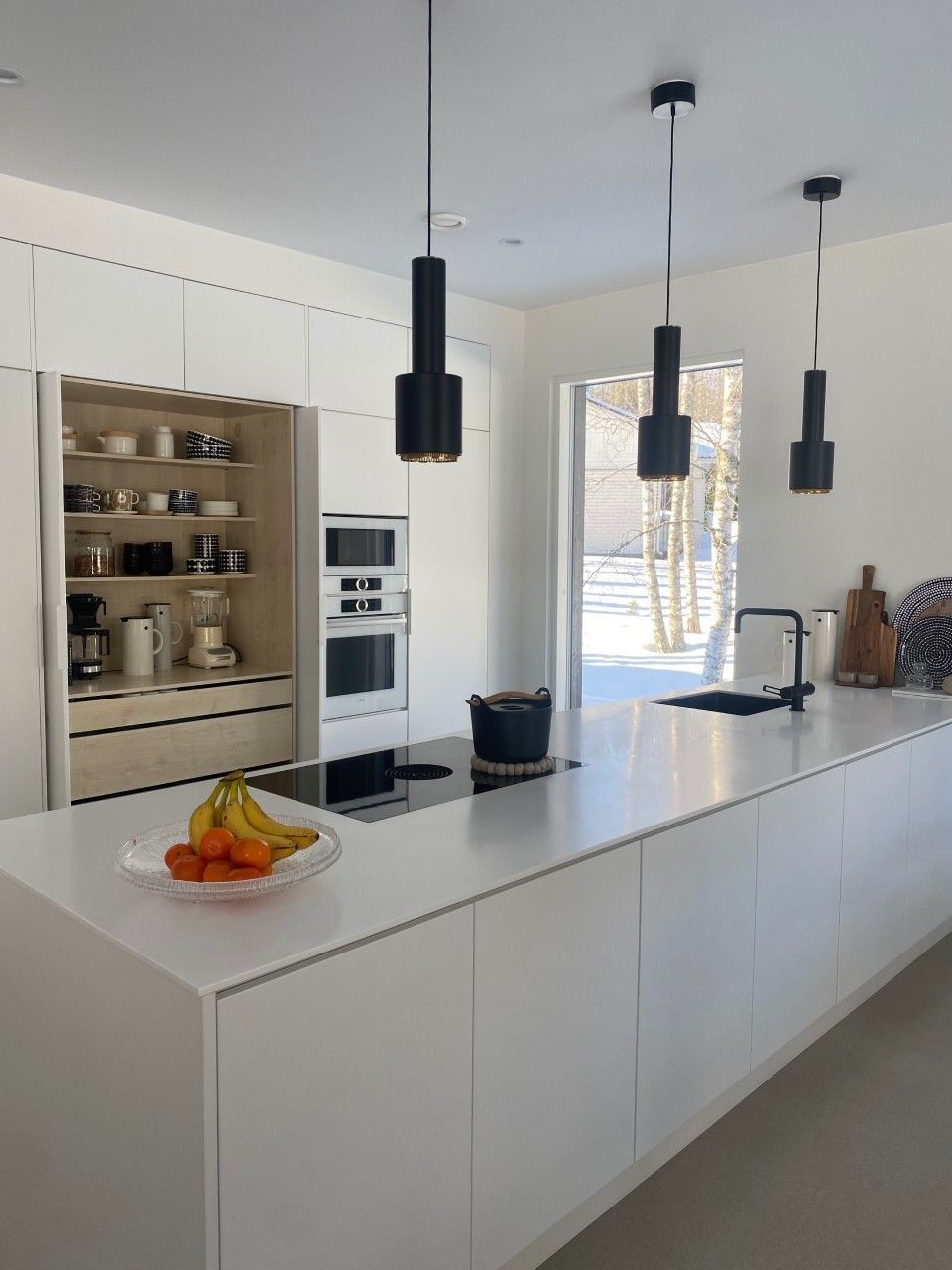 keittiöalue jossa lamppuja
