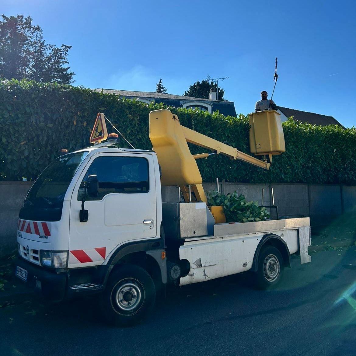 Camion avec une nacelle