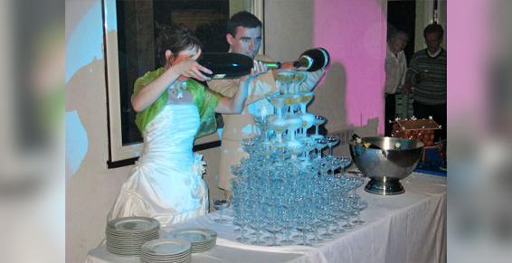Éclairage de cascade de champagne pour un mariage