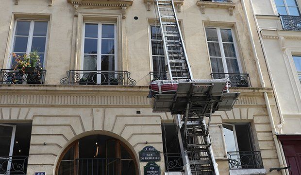 Monte-meubles pour un immeuble parisien