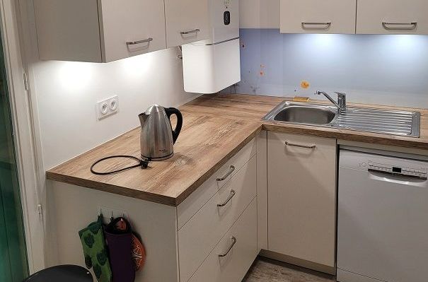 Une cuisine équipée