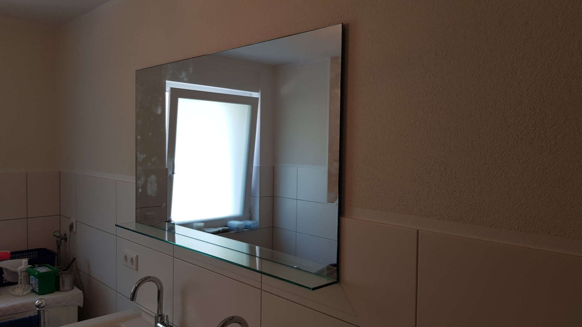 Spiegel Badezimmer mit Ablage