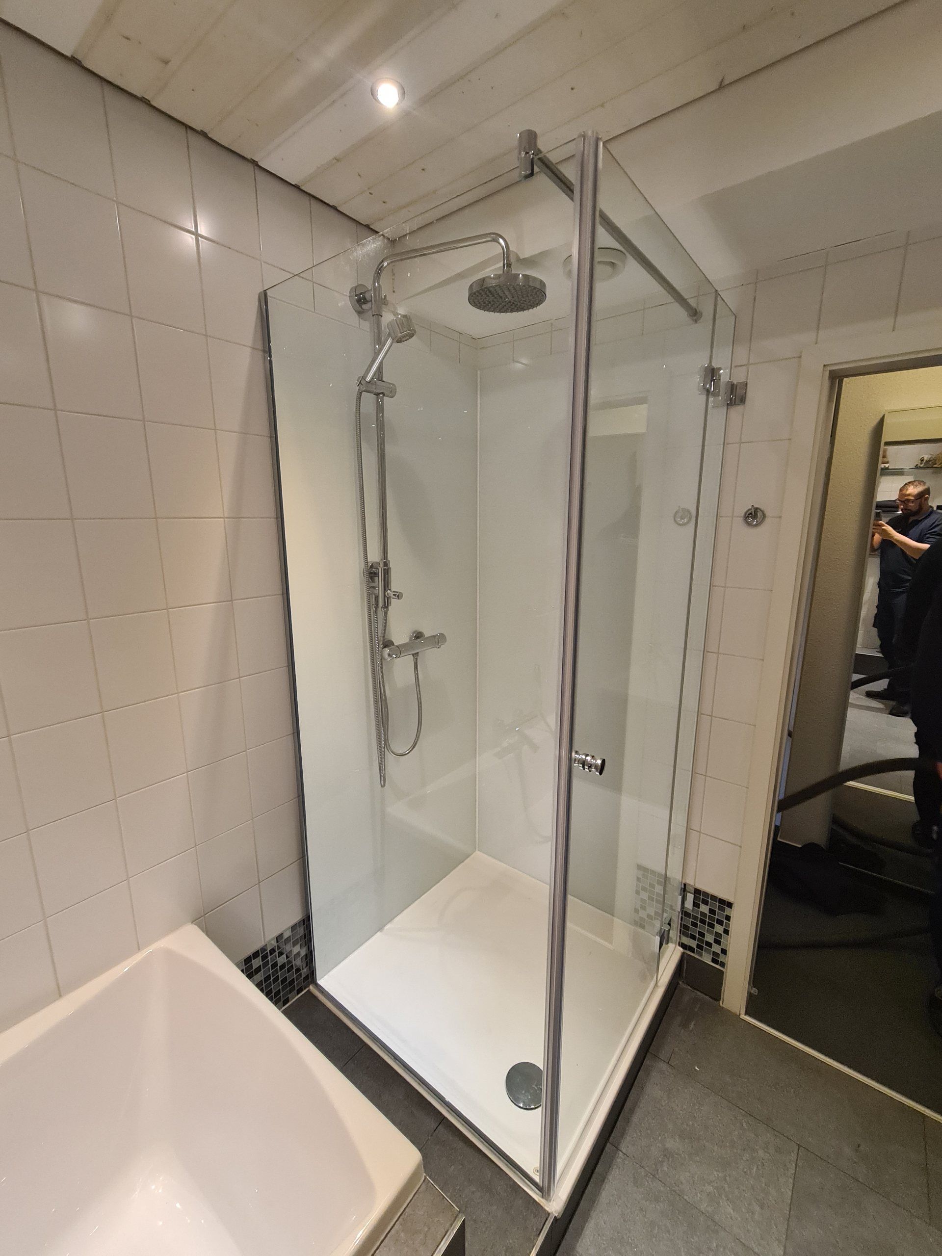 Duschabtrennung aus Glas