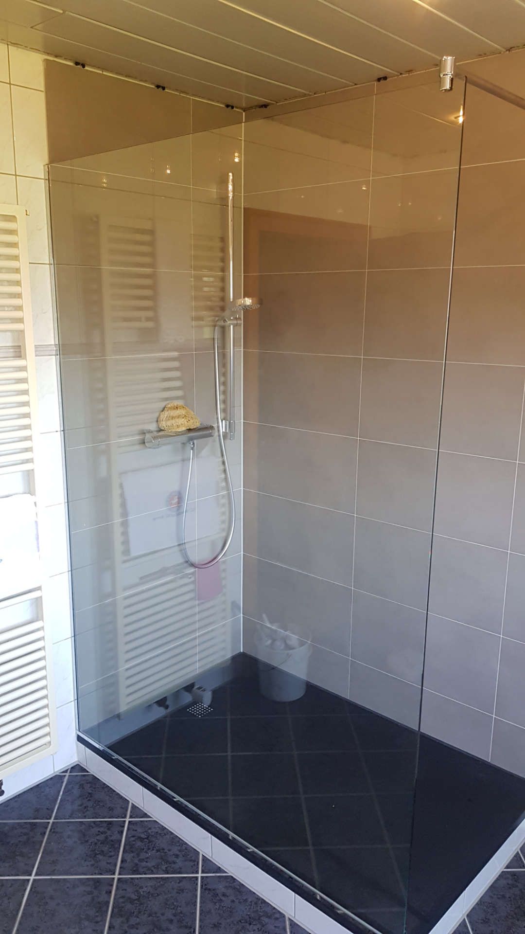 Duschabtrennung aus Glas