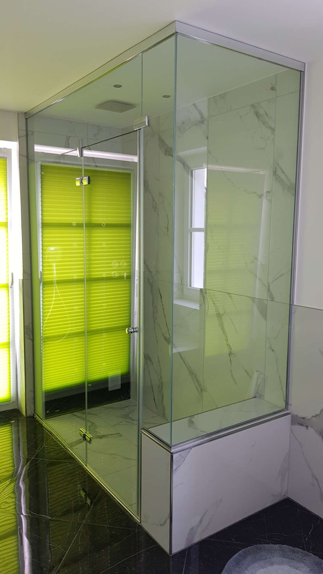 Duschabtrennung aus Glas