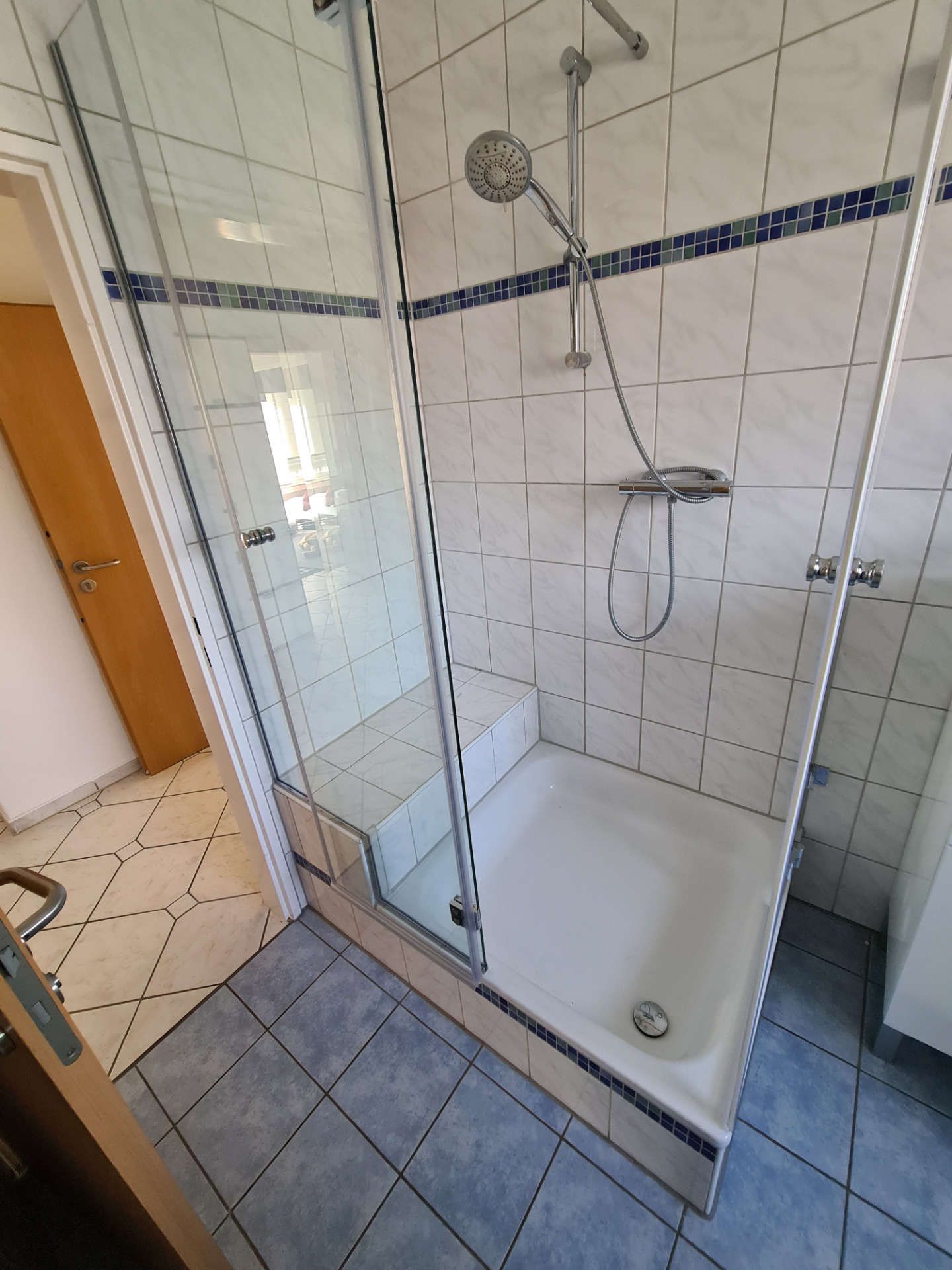 Duschabtrennung aus Glas