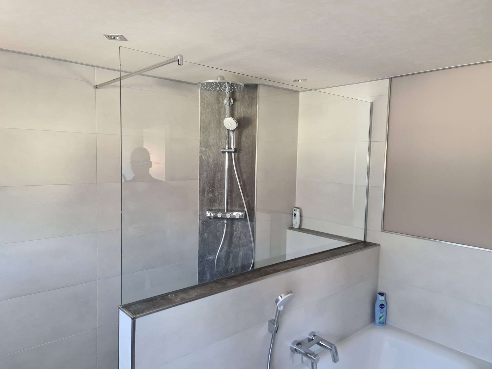 Duschabtrennung aus Glas