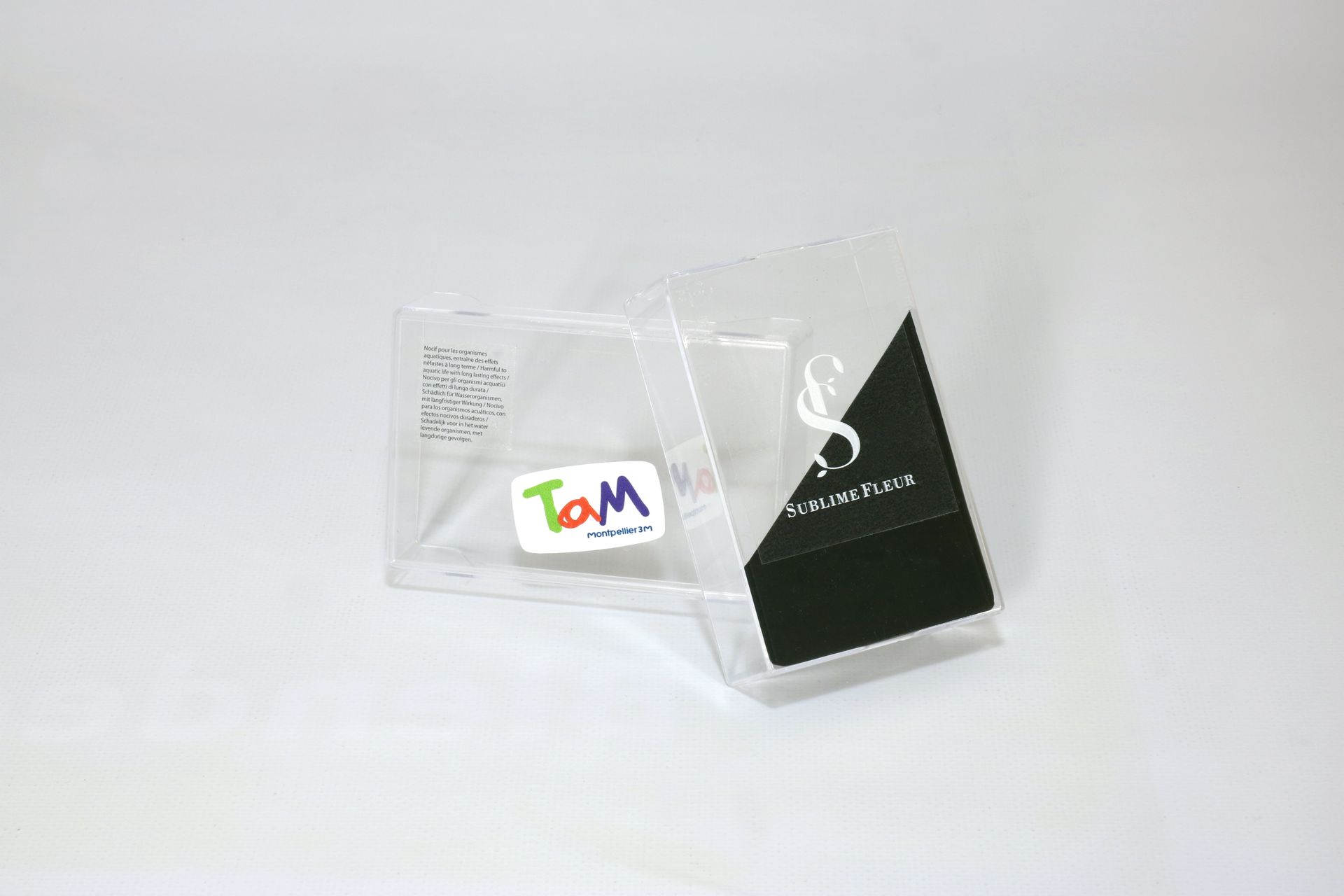 Boîte de produit avec un sticker