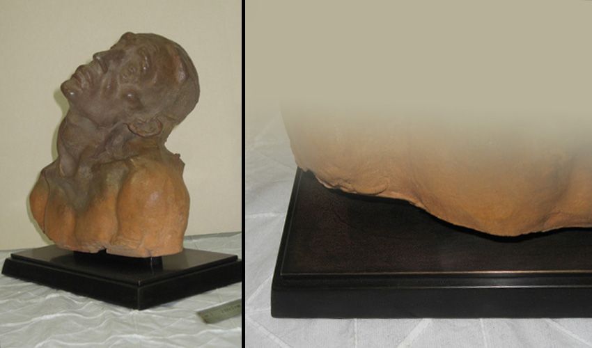 Un buste en pierre  vu de profil et de près