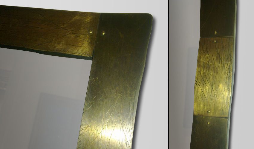 Cadre en laiton vu de près.