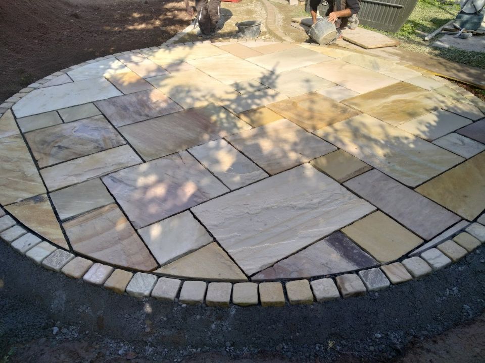 Pflaster, das von Naturstein & Garten Julio Do Paço Alves verlegt wird
