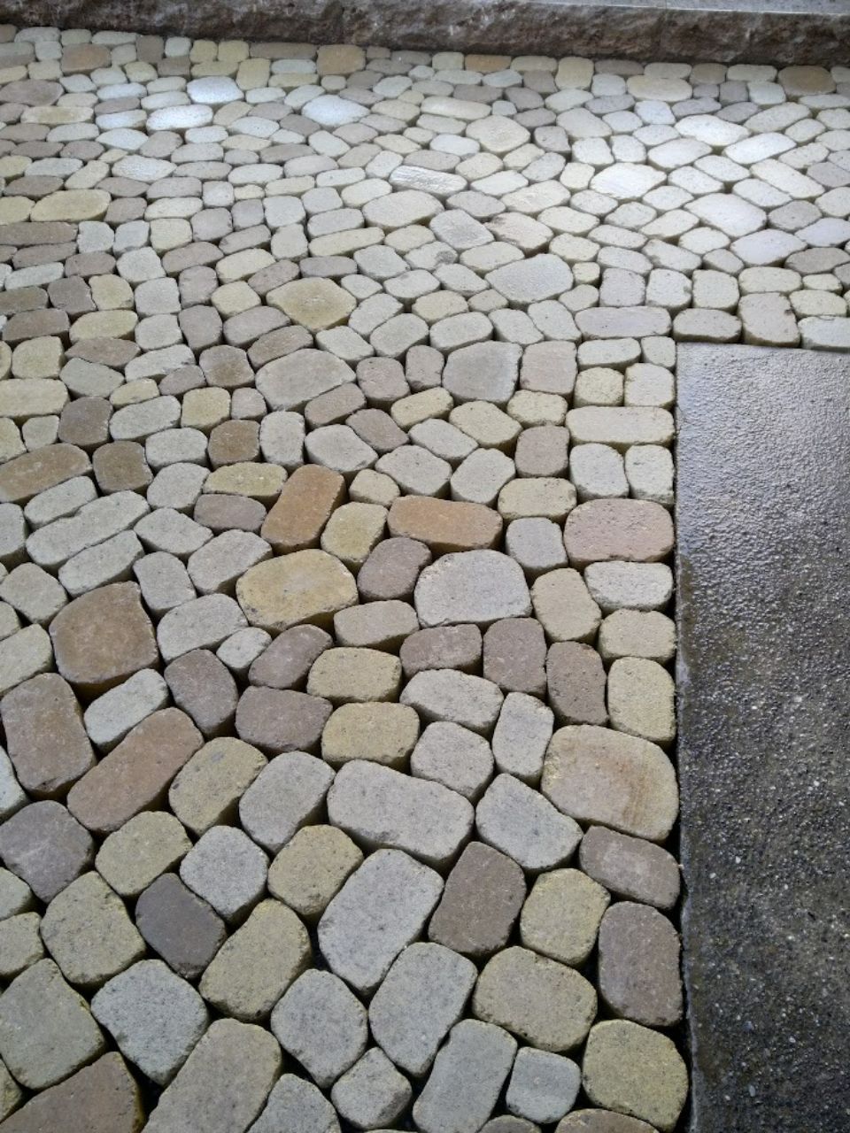 Pflaster, das von Naturstein & Garten Julio Do Paço Alves verlegt wurde